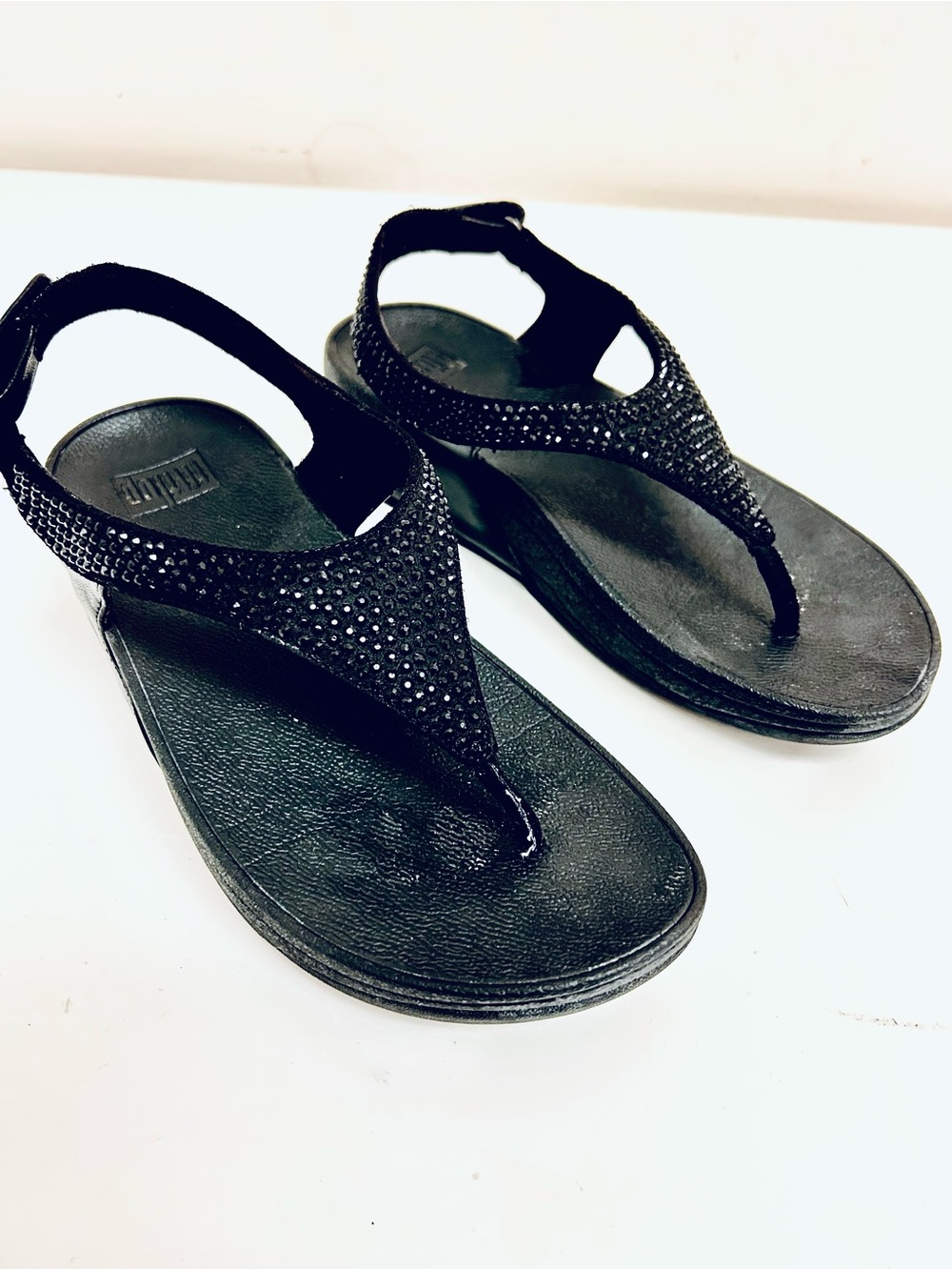 FitFlop Skylar toe thongs.